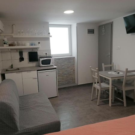 Apartment Dorina ไพราน ภายนอก รูปภาพ