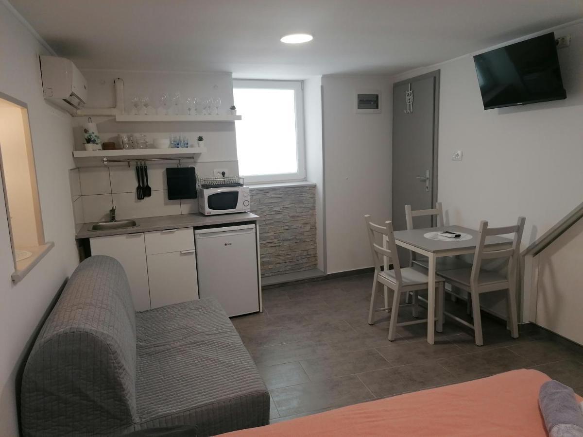 Apartment Dorina ไพราน ภายนอก รูปภาพ