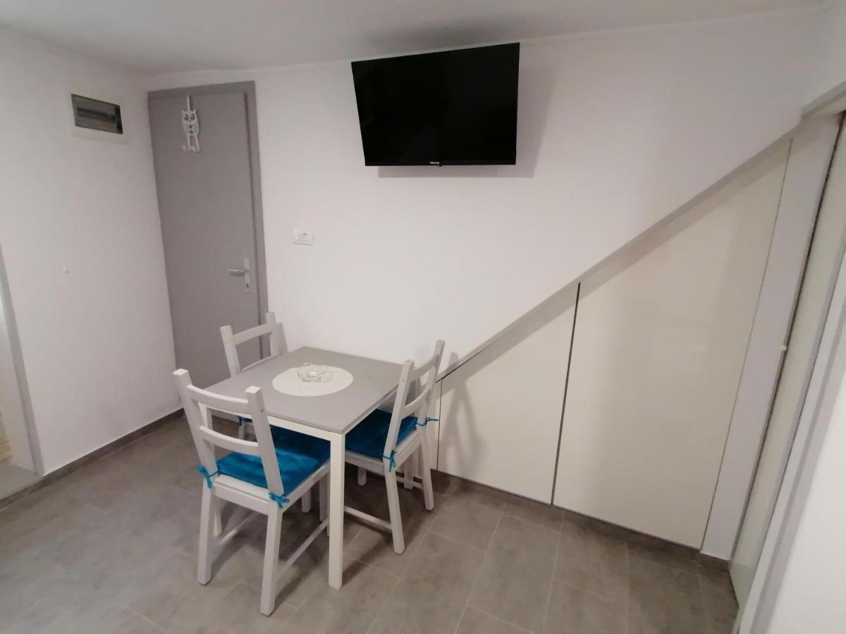 Apartment Dorina ไพราน ภายนอก รูปภาพ