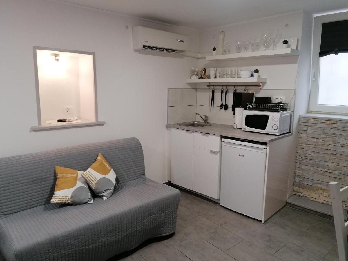 Apartment Dorina ไพราน ภายนอก รูปภาพ