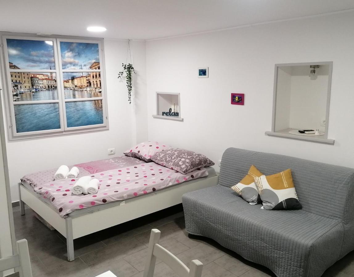 Apartment Dorina ไพราน ภายนอก รูปภาพ